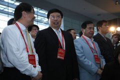 图片由左至右分别为：创维黄宏生、海信董事长周厚� CL董事长